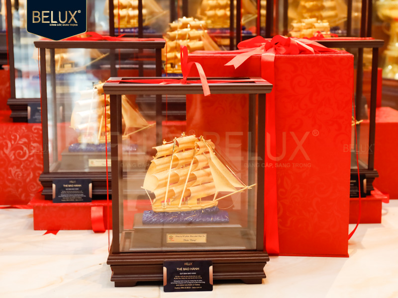 Lô mô hình thuyền Hóa Chất Việt Trì 28x18x35cm&nbsp;dát vàng 24k thiết kế theo yêu cầu